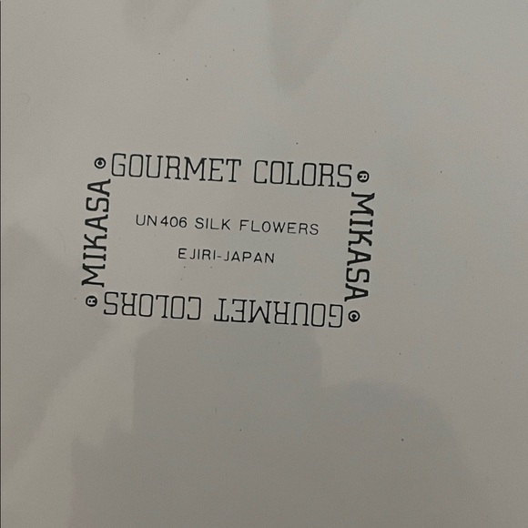 Mikasa Silk Flowers 2.5 qt Round Covered Casserole with Lid - Picture 4 of 6